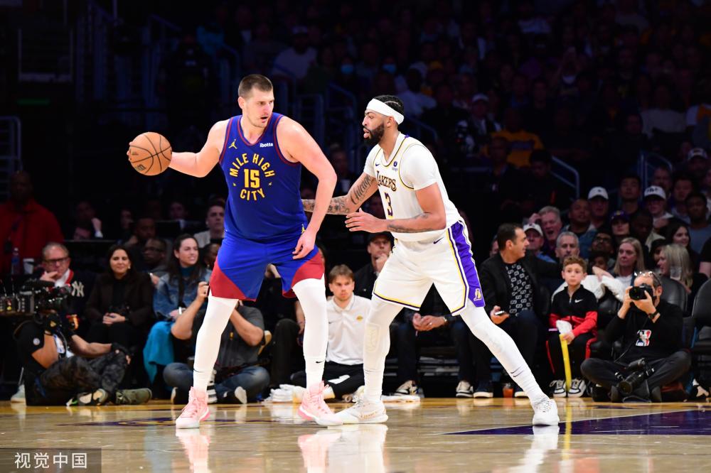 奖的得主 奖的得主